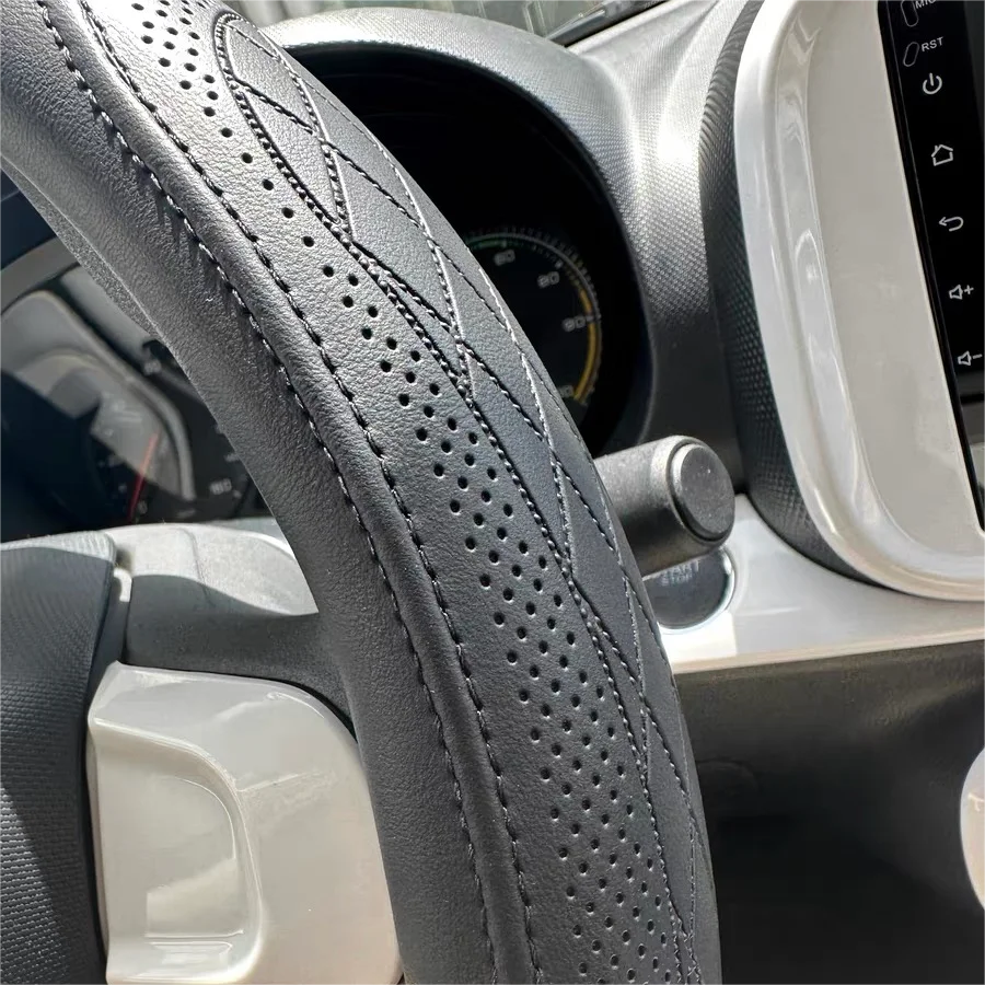 Embossed PU Leather Steering Wheel Cover – Non-Slip Breathable Universal 15 Inch (38cm) O & D Shape